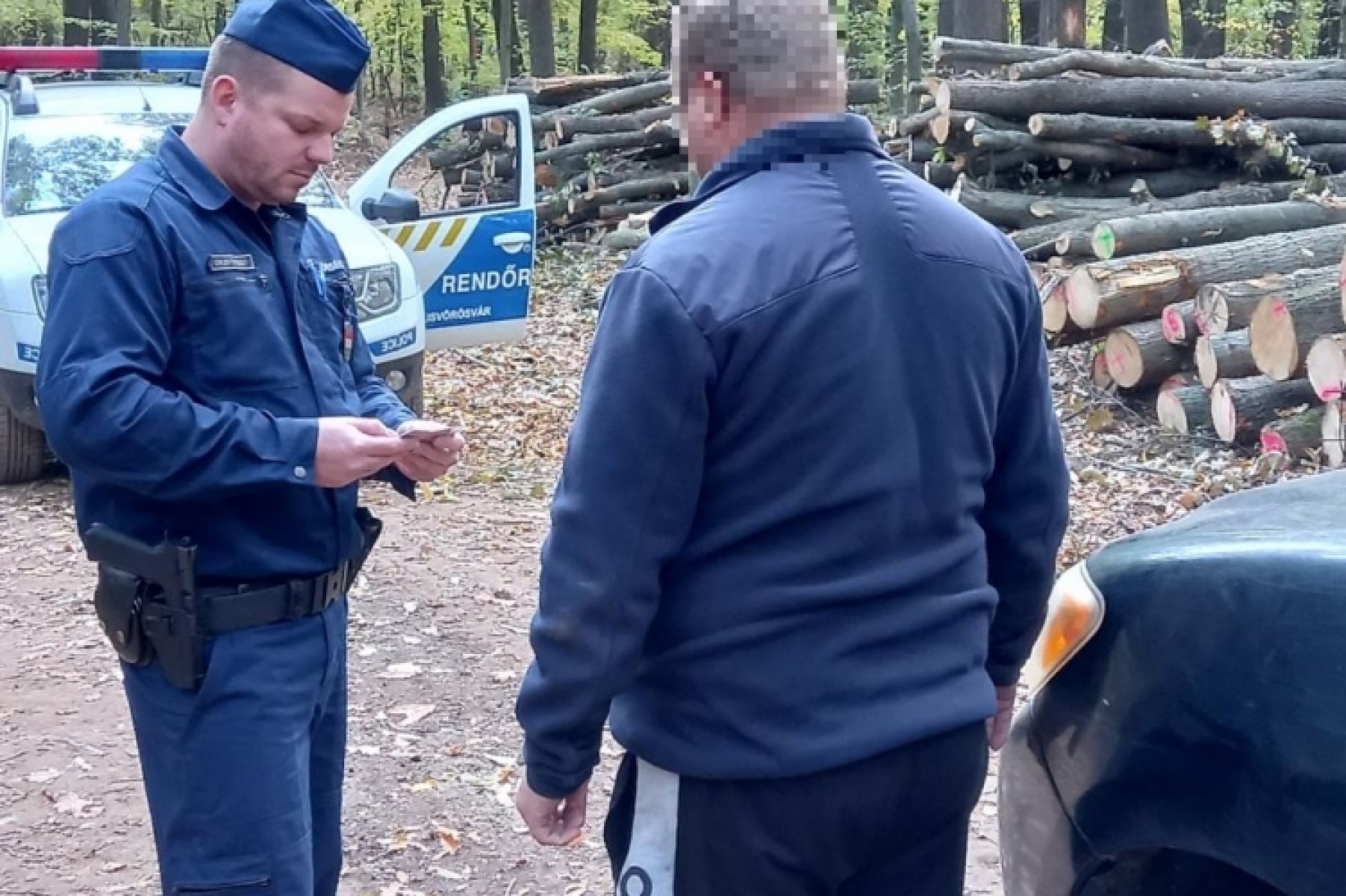 Rendőrök  ellenőriztek a Pilis erdeiben