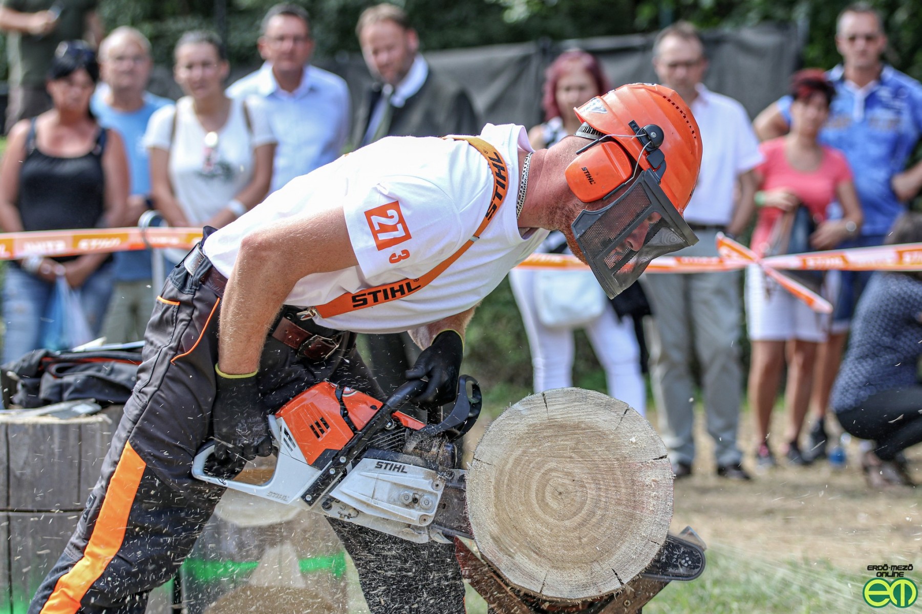 VIDEÓ – Az ország legjobb fakitermelői Soponyán vágták a fát