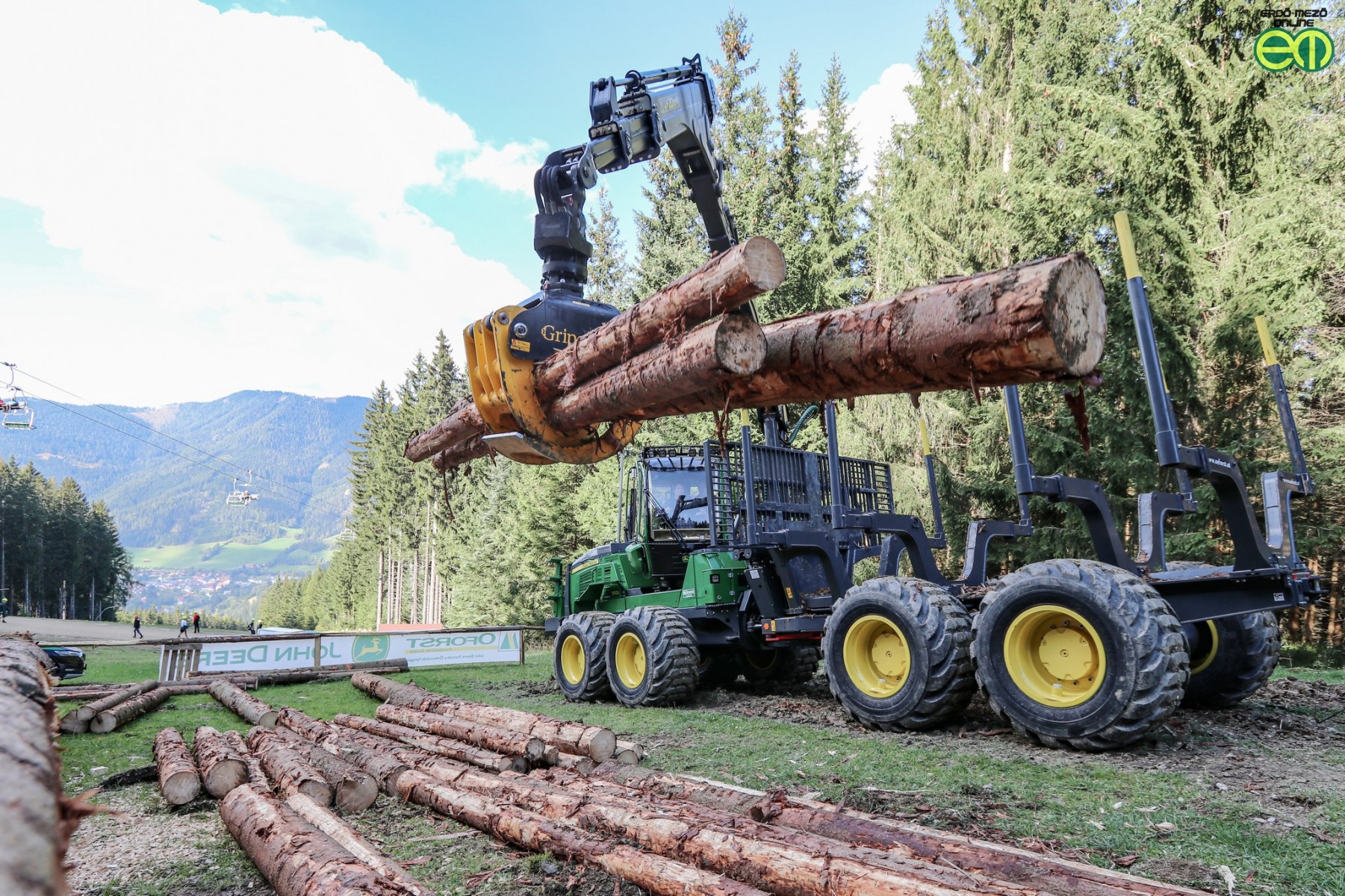 Videón a legújabb John Deere erdészeti gépek 