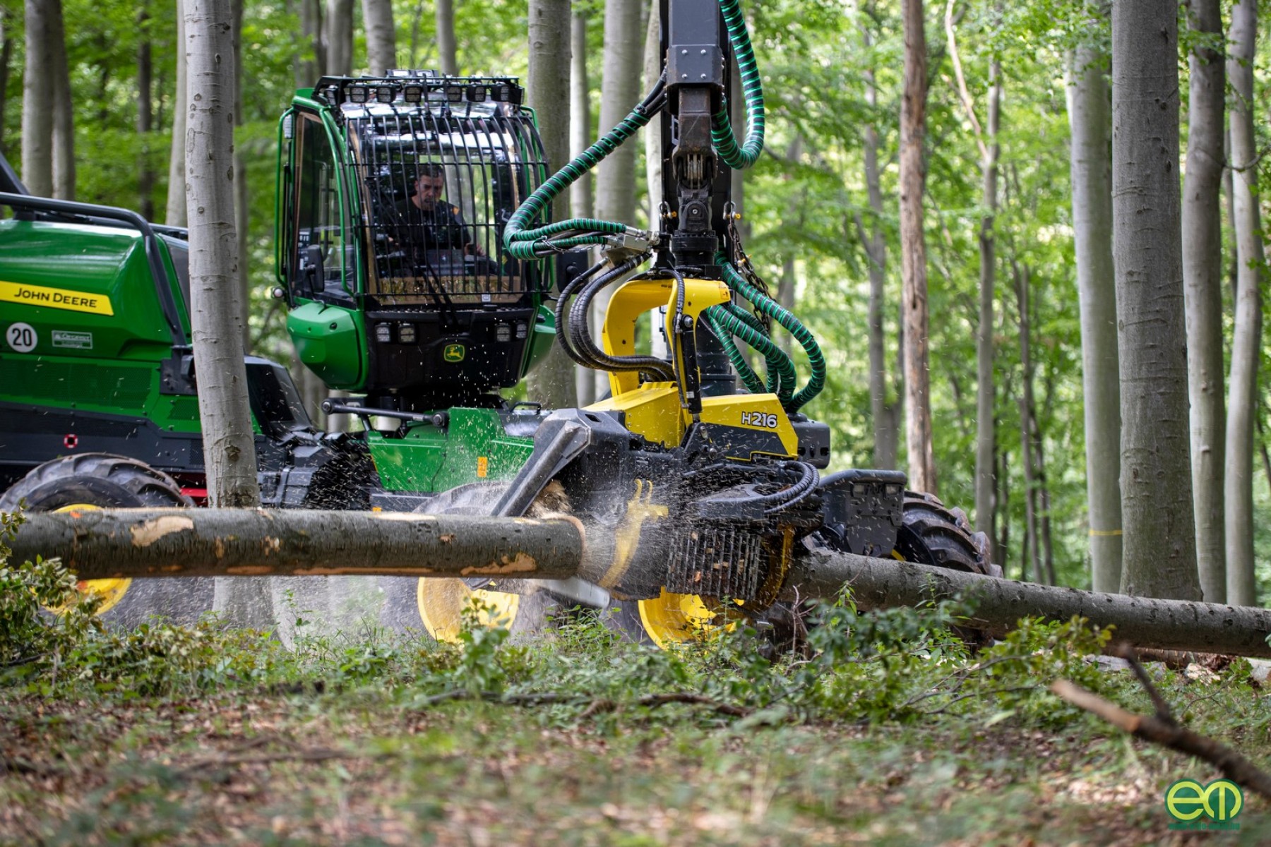 H szériás John Deere dolgozott a Bakonyban (KÉPEK, rövid videó)