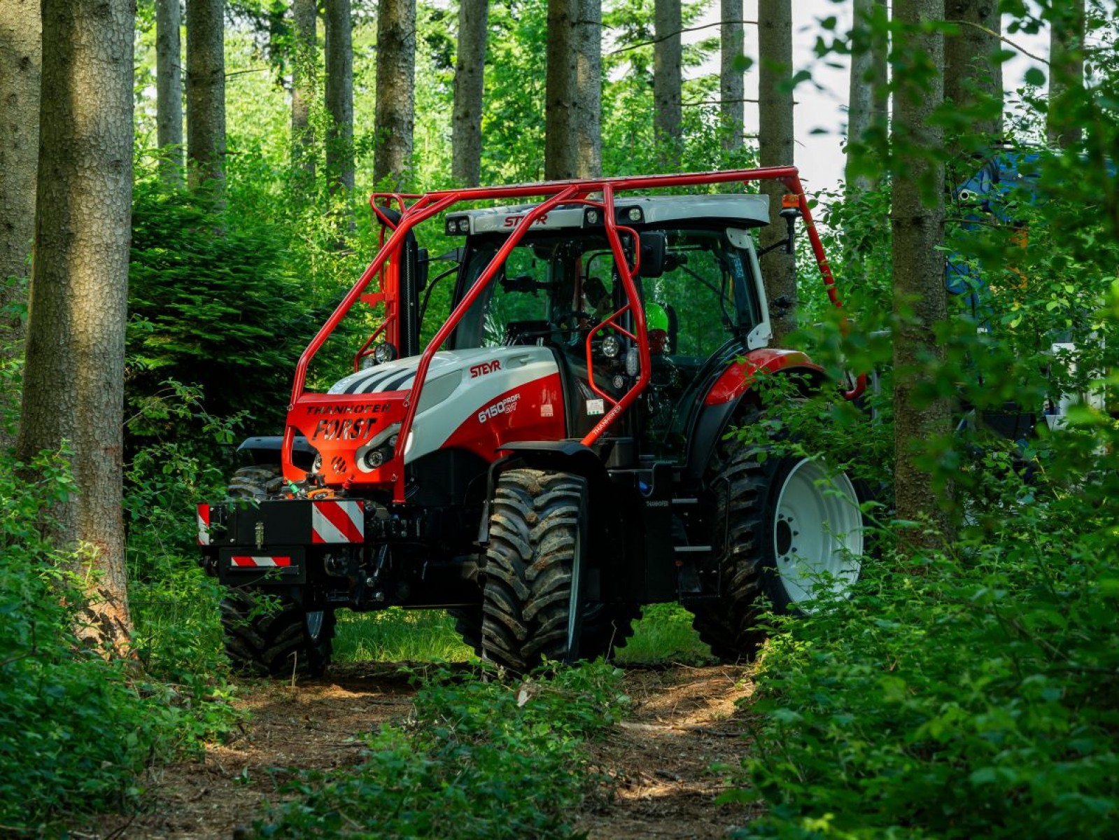 Miért nélkülözhetetlenek a speciális erdészeti traktorok a modern erdőgazdálkodásban?
