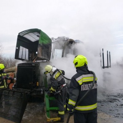 Újabb fotók a Zalában kiégett forwarderről