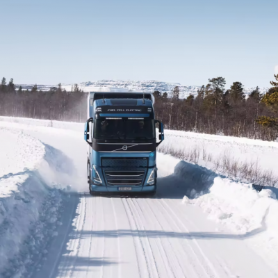 A Volvo hidrogénüzemű elektromos teherautókat tesztel közutakon