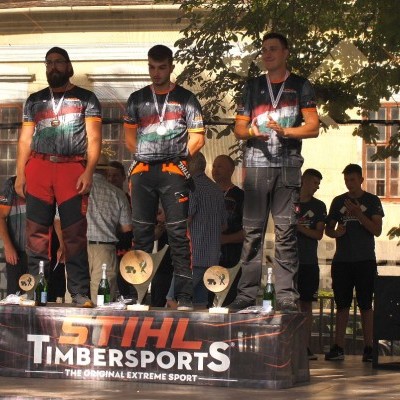 Új generáció a dobogón, Strúbel Bence ismét győzött – Ilyen volt a karádi STIHL Timbersports favágó verseny