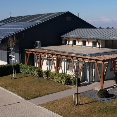 Fényező és szemcseszóró kabinnal is bővül a Forest Power új csarnoka