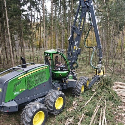 VIDEÓ: Megérkezett az első John Deere harvester a JG-Max Bt. telephelyére