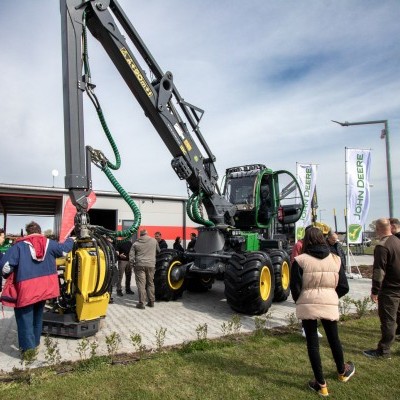 John Deere és Posch gépekben nem volt hiány - Nyílt nap a JG-MAX Bt. telephelyén