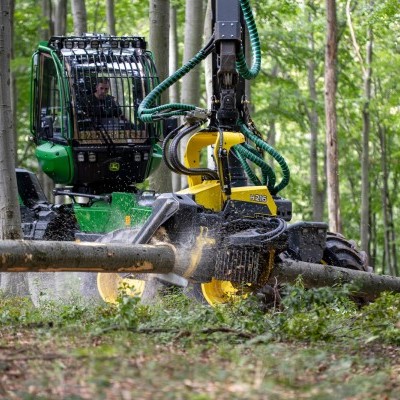 H szériás John Deere dolgozott a Bakonyban (KÉPEK, rövid videó)